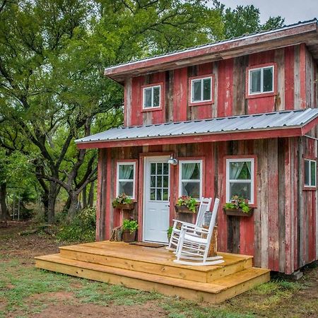 Cozy Cabin Little Red Hen 12 Min To Magnolia Villa Waco Exterior photo