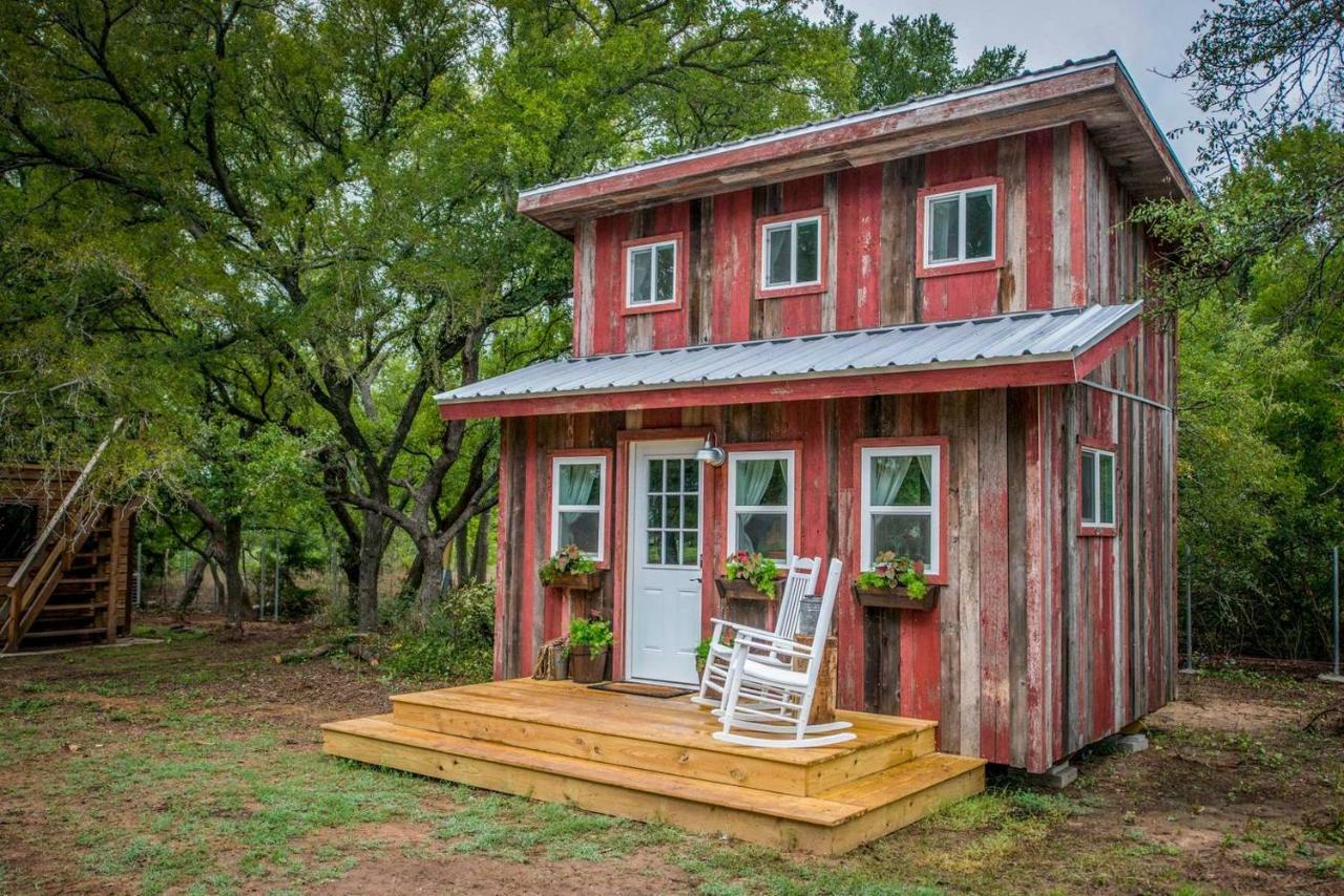 Cozy Cabin Little Red Hen 12 Min To Magnolia Villa Waco Exterior photo